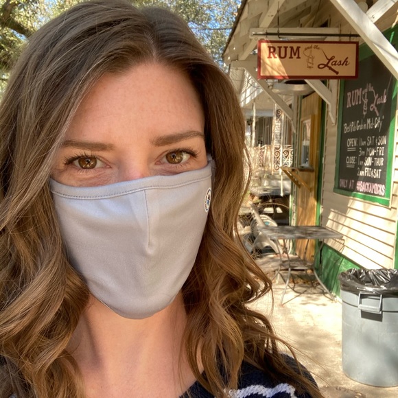 Meet your Posher, Marcella - Picture 2 of 3